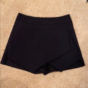 BLOOMINGDALES ENVELOPE SKORT - BLACK XS